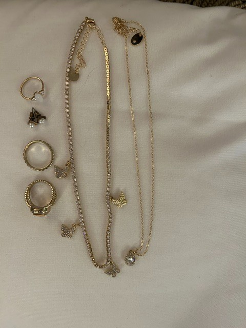 JESSICA SIMPSON EXCLUSIVE Golden Butterfly Necklace w Pearl Earrings and Rings