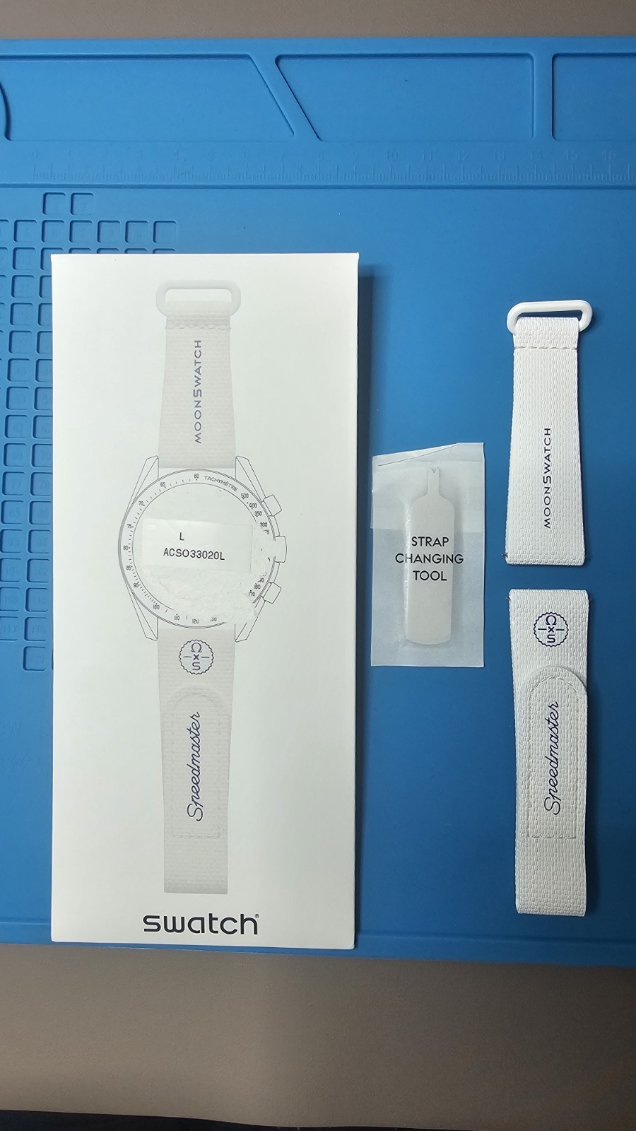 Omega X Swatch MOONSWATCH Strap WHITE/ DARK BLUE RUBBER Sz L (6.7-7.5 inches