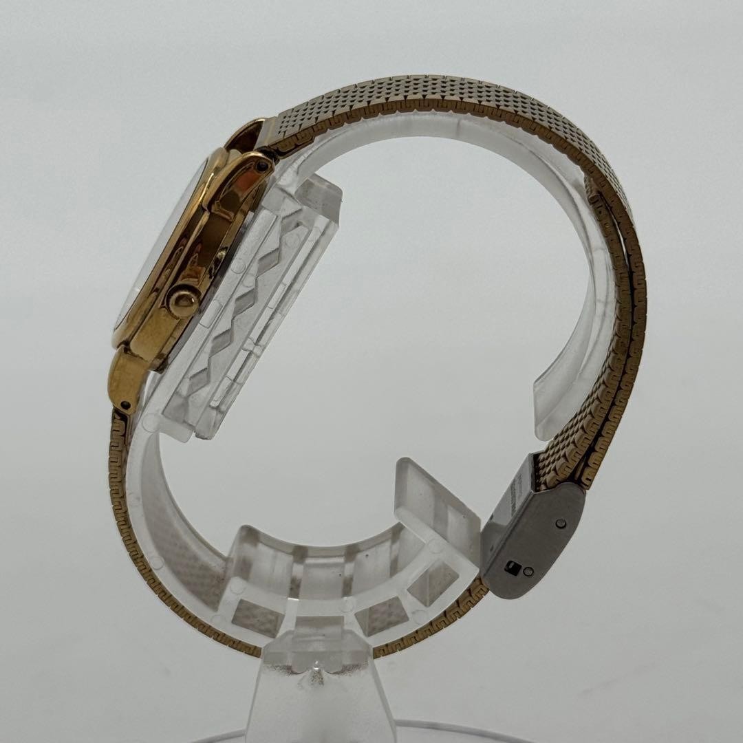 SEIKO new battery wristwatch working item V701 1930 bracelet