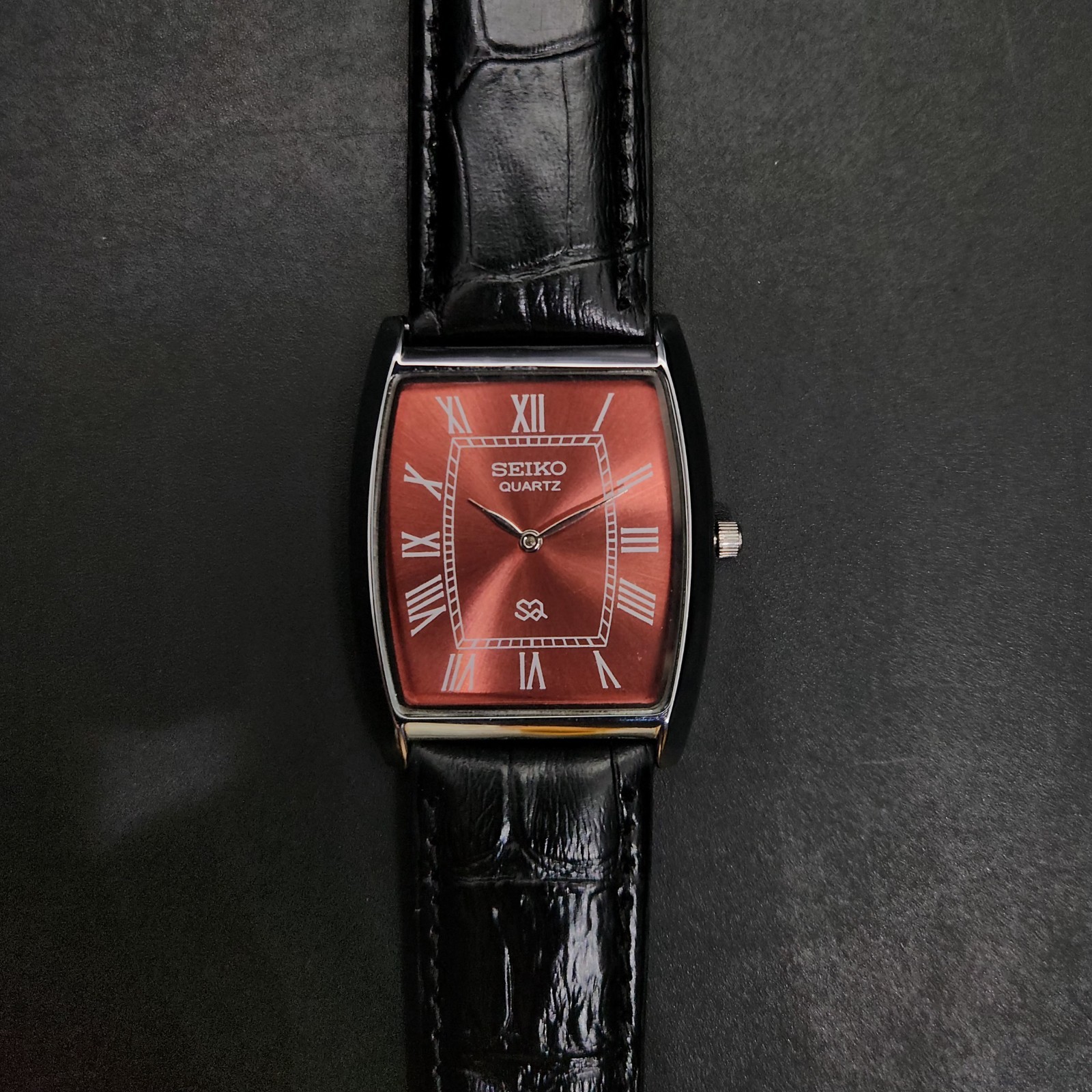 Vintage Seiko Slim Quartz Barrel Red Dial 30MM Case Japanese Men’s Watch H34