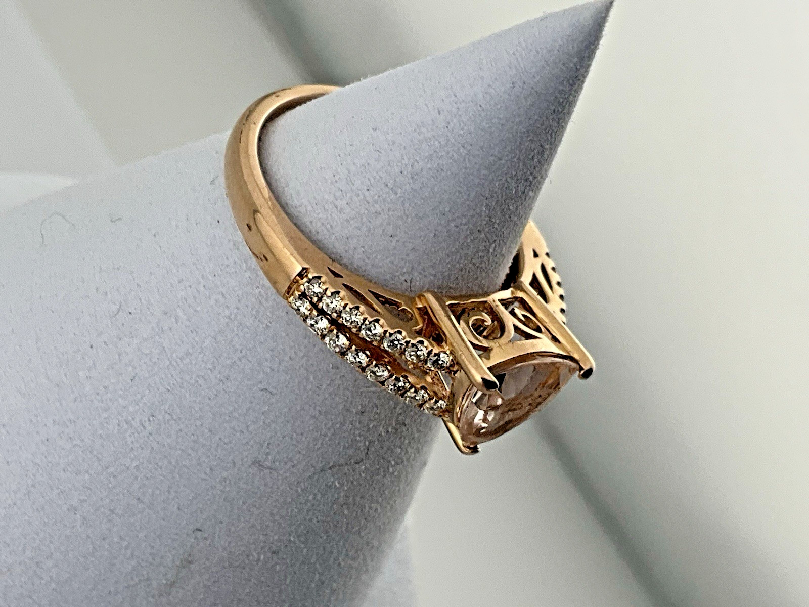 14k Rose Gold 1.0cttw Trillion Morganite, .30cttw Nat Diamond Ladies Ring SZ 7