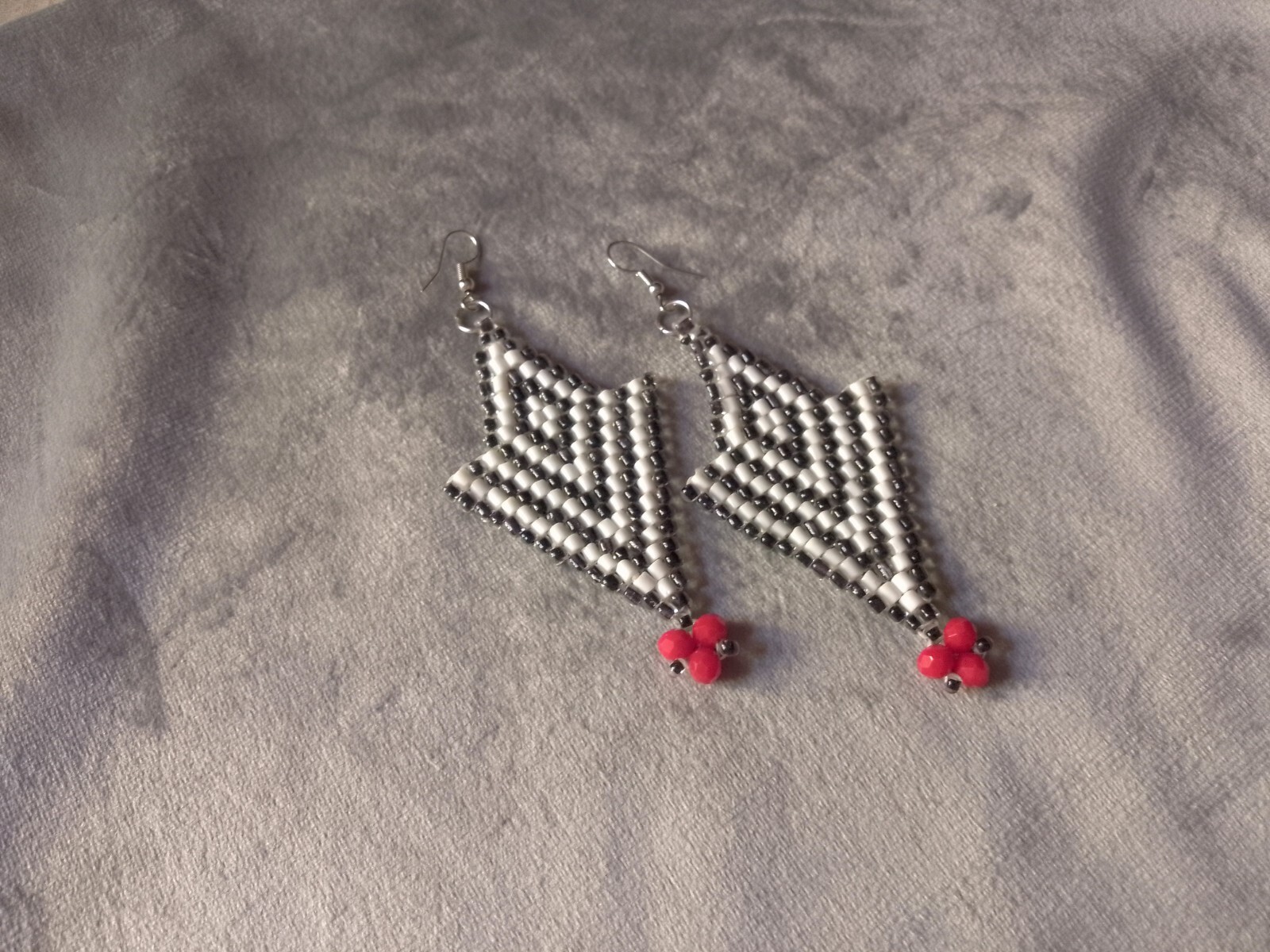 Handmade Ethnic/Boho/Africa Crystal Triangle Earrings White Black Red