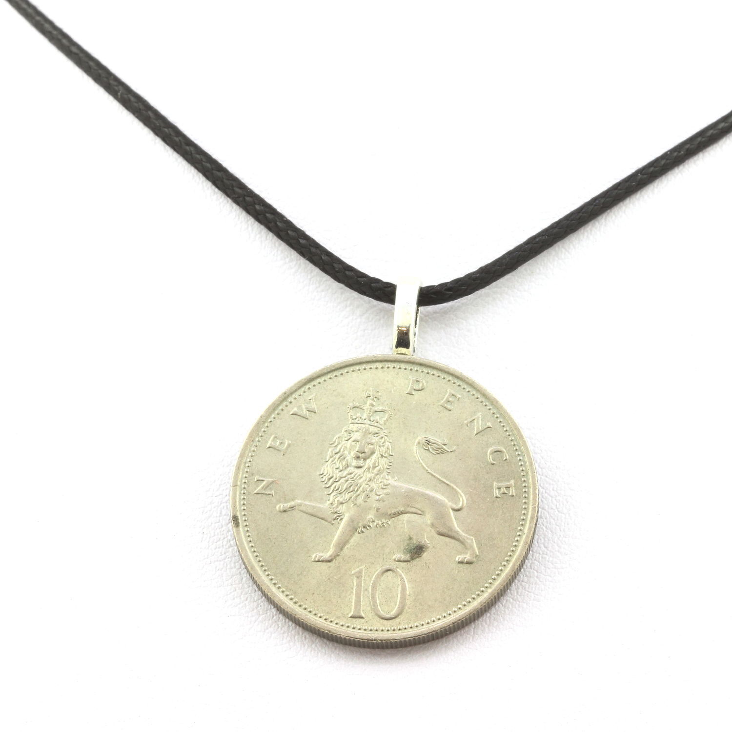 stones And Minerals. Necklace Coin Piece United Kingdom 10 New Pence Eli