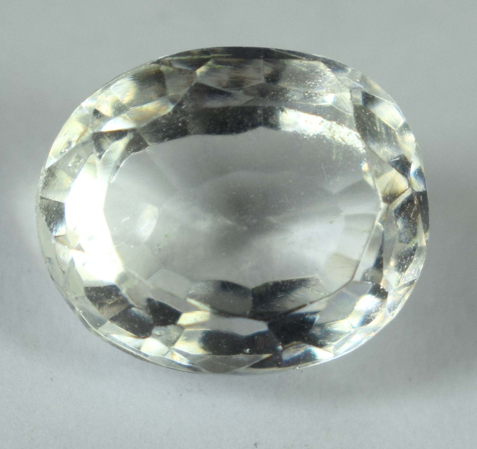White Montana Sapphire 9.05 Ct/12 mm Natural Oval Gemstone Certified B97819