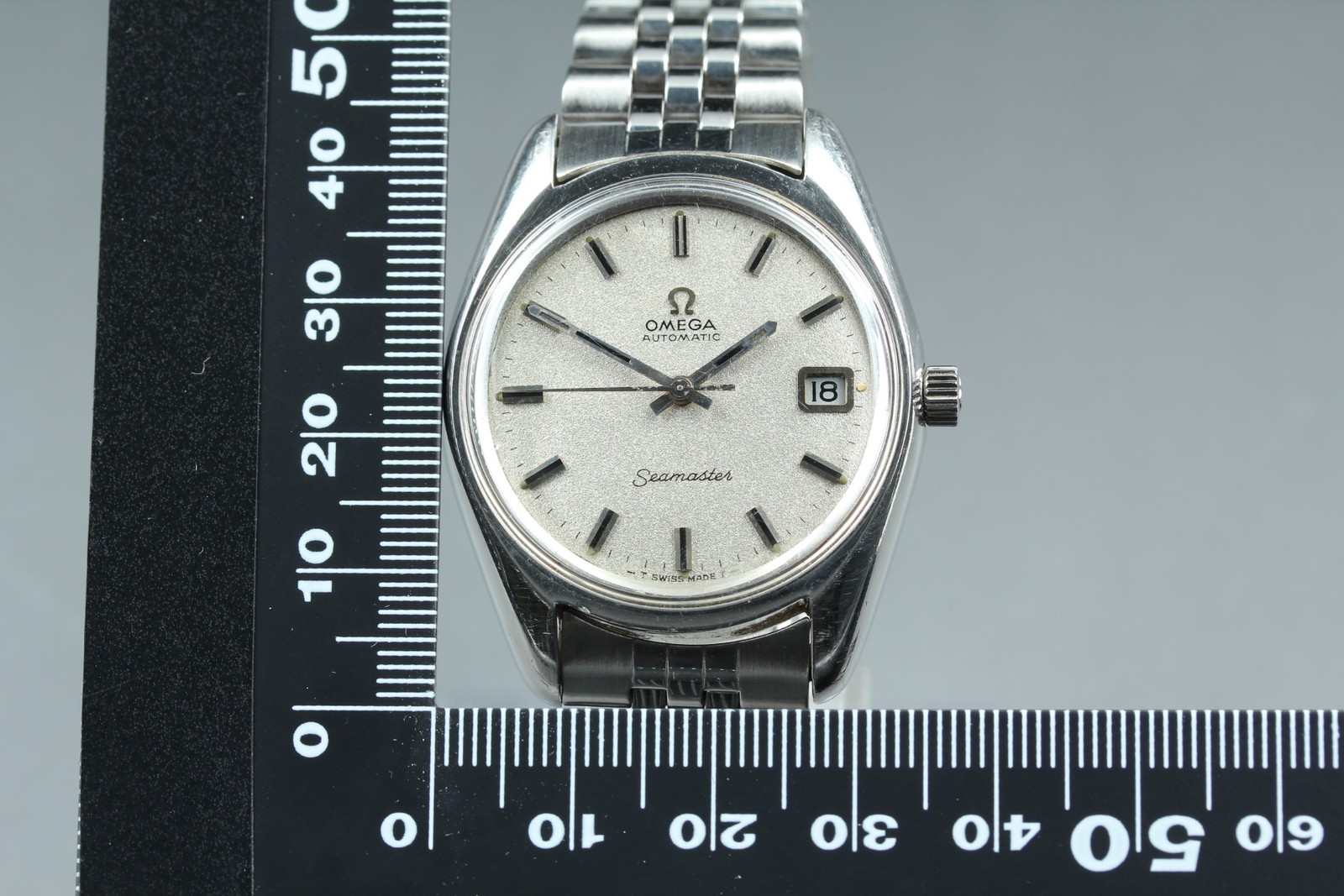 1970 Near MINT OMEGA Seamaster 35mm 166.067 Automatic Silver Dial Men’s Vintage