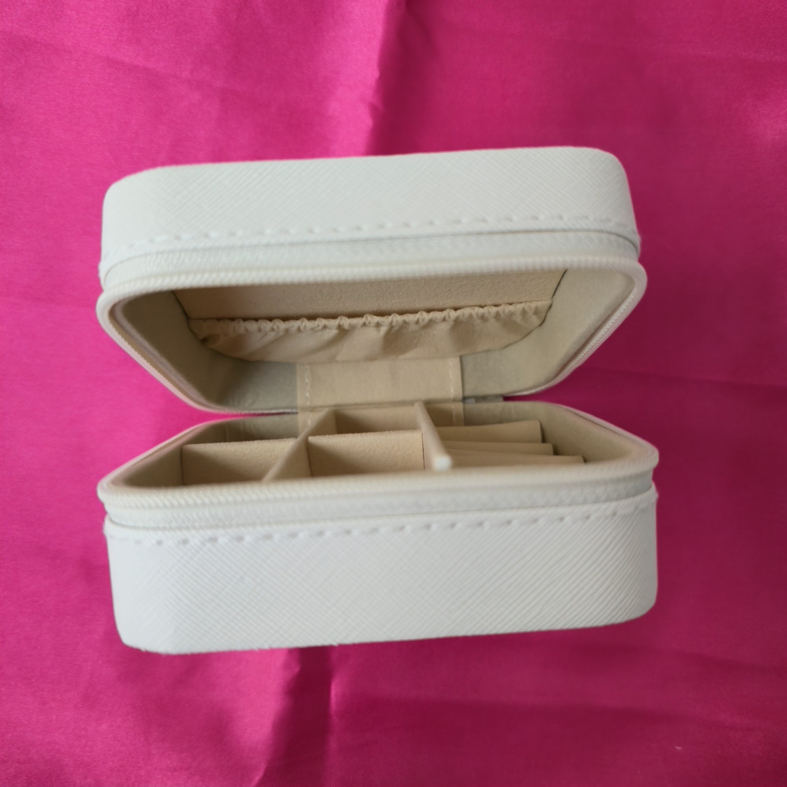 White Square Zip-Around Travel Jewelry Case / Jewelry Box 9.5 × 9.5″