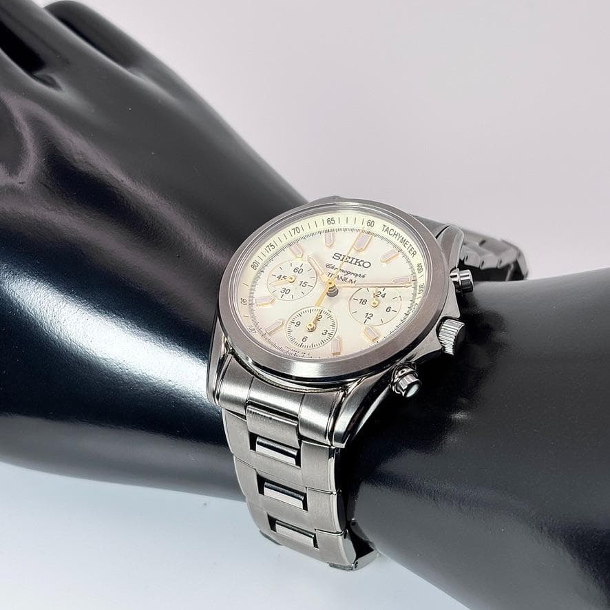 functioning Seiko chronograph 7T11 0AH0 titanium wristwatch