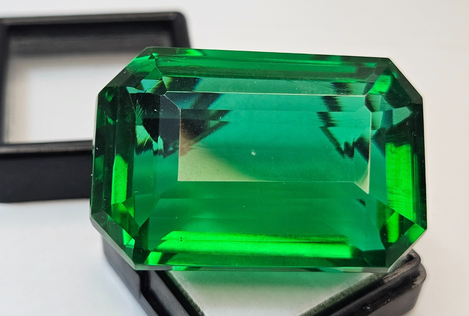 Colombia Green Colour Emerald 126+ Ct Emerald Cut Loose Gemstone