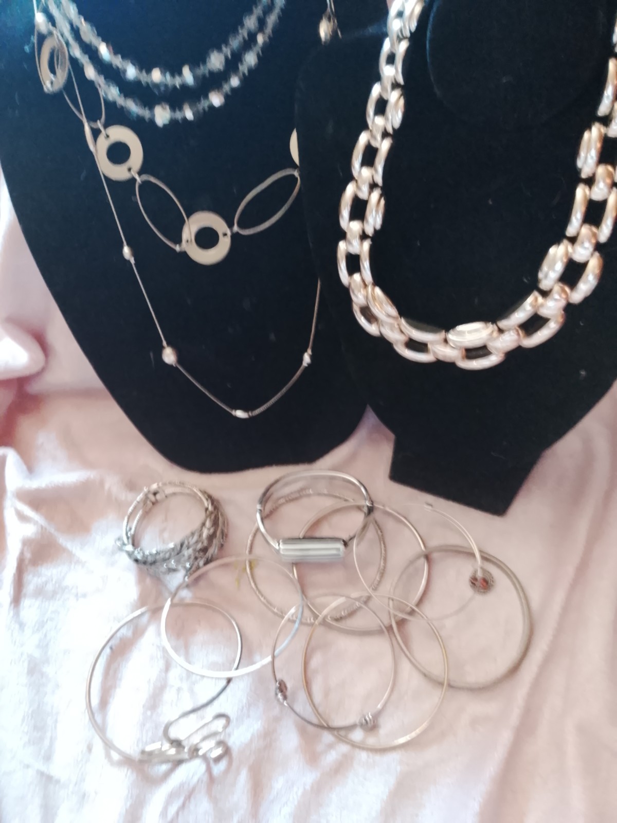 Mixed Lot Women’s Fashion Jewelry Silver Tone Necklace Bracelet Earrings
