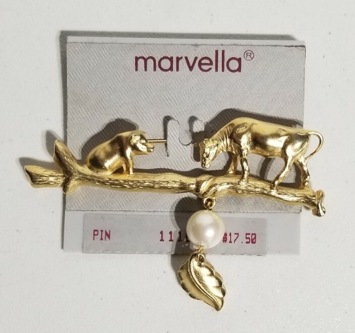 Vintage Marvella Gold Brooch Pig And Bull Dangle Pearl Farm Theme 11160 ☆ New ☆