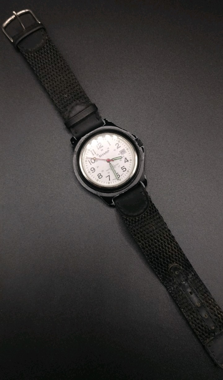 Sharp SHP-1607 Water Resistant to 100 feet Wristwatch. Needs battery.