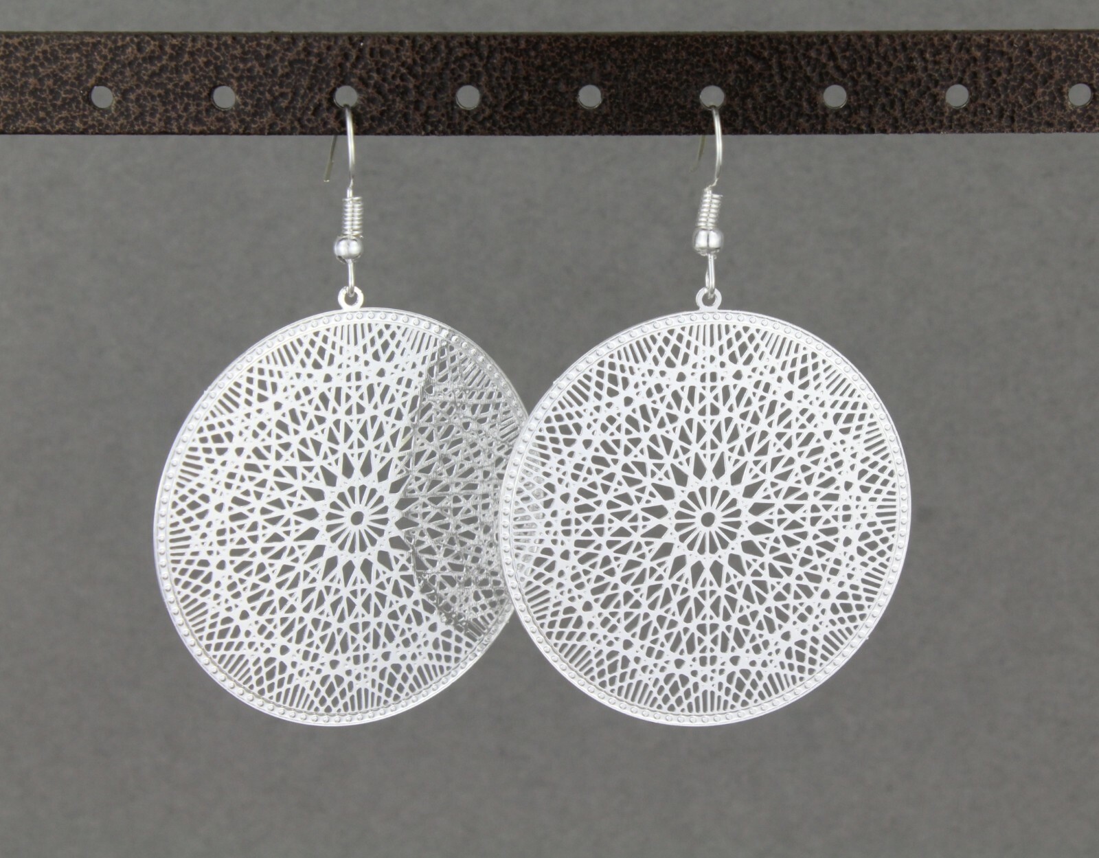 Silver filigree circle earrings medallion disc 1 5/8″ wide Very lightweight