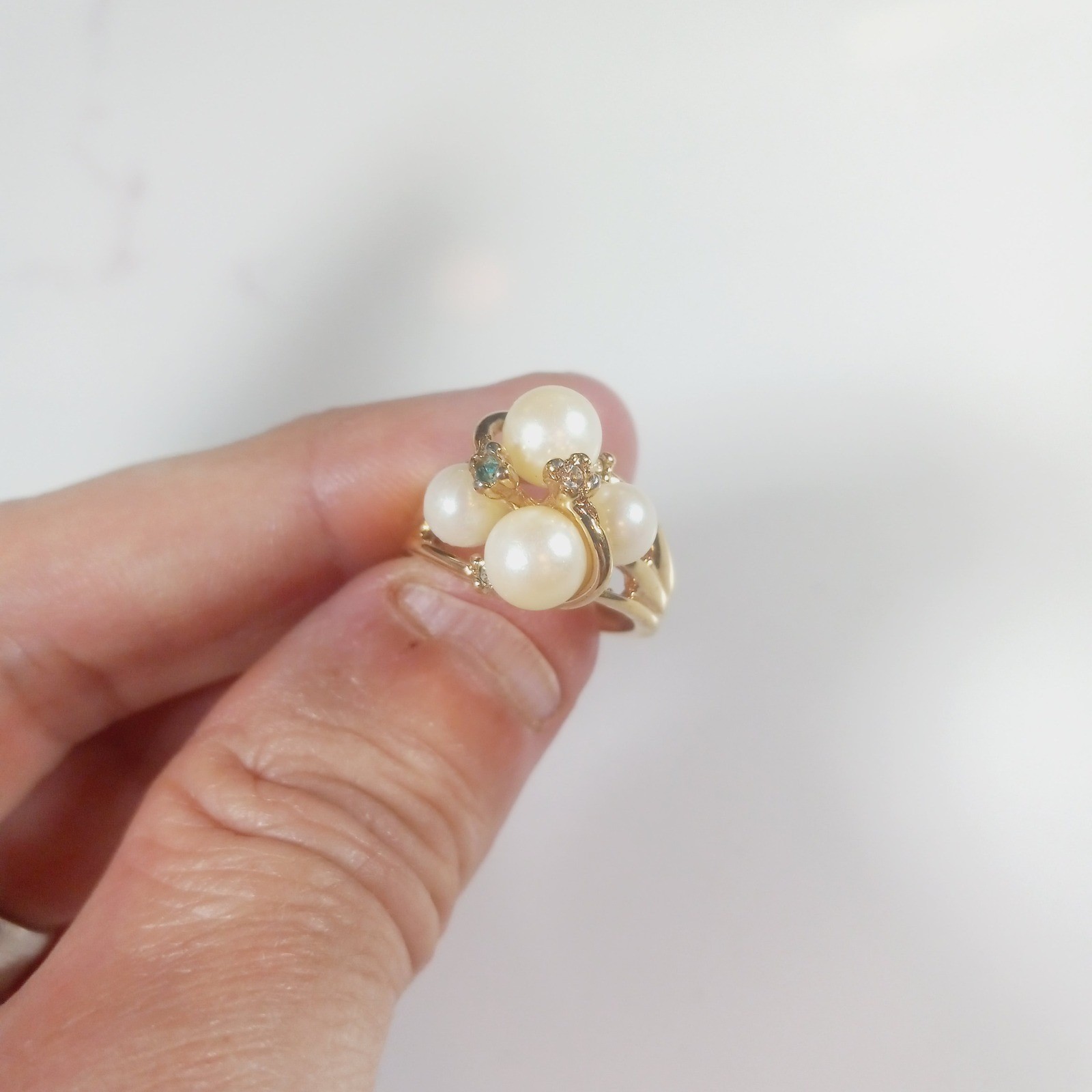 PD Gold Tone Faux Pearl Cluster Ring Size 7 Blue Clear Accent Stones Costume