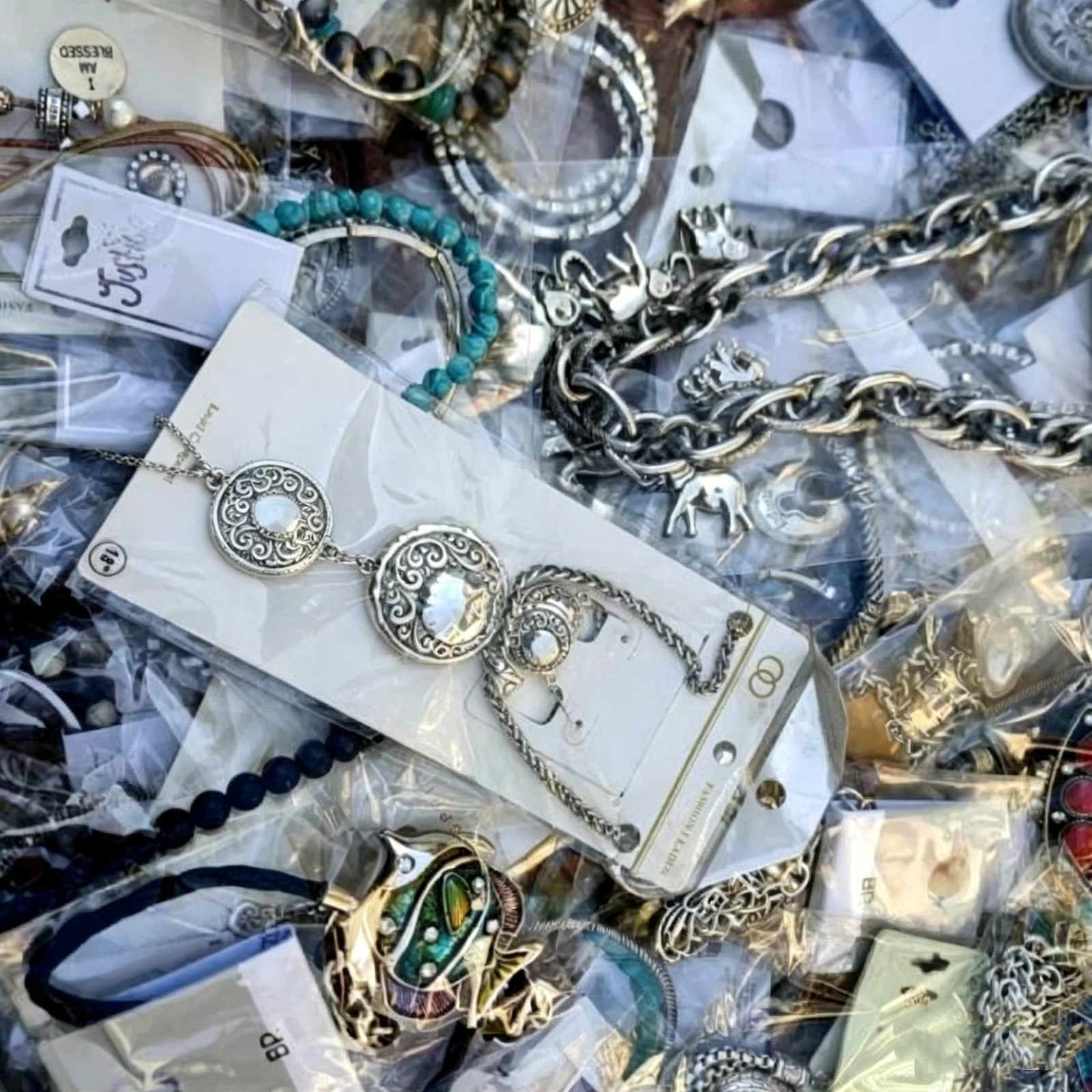 500g Random Surprise Jewelry Lot Necklaces Earrings Rings Bracelets Brooches