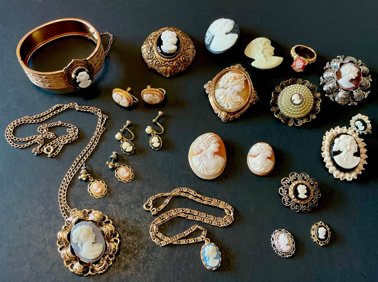 VTG CAMEO JEWELRY LOT RING EARRINGS NECKLACES BROOCHES BRACELET ETC 6-155