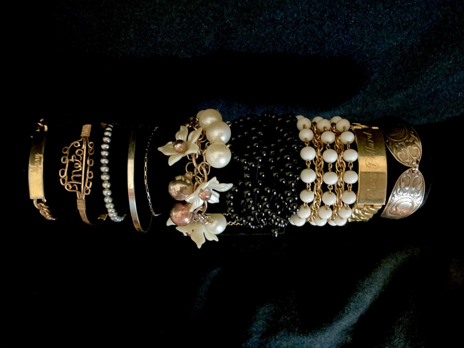 RE-SELL LOT OF 26 NICE VINTAGE BRACELETS RHINESTONE BANGLES ETC 6-132
