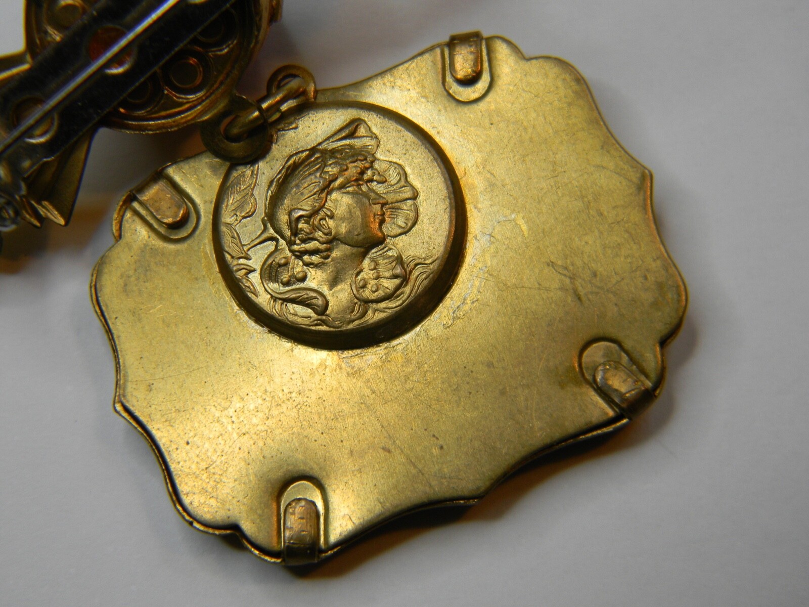 1898 19C VINTAGE 2 CENT DOCUMENT STAMP GOLD PLATED ORNATE BROOCH PIN PENDANT