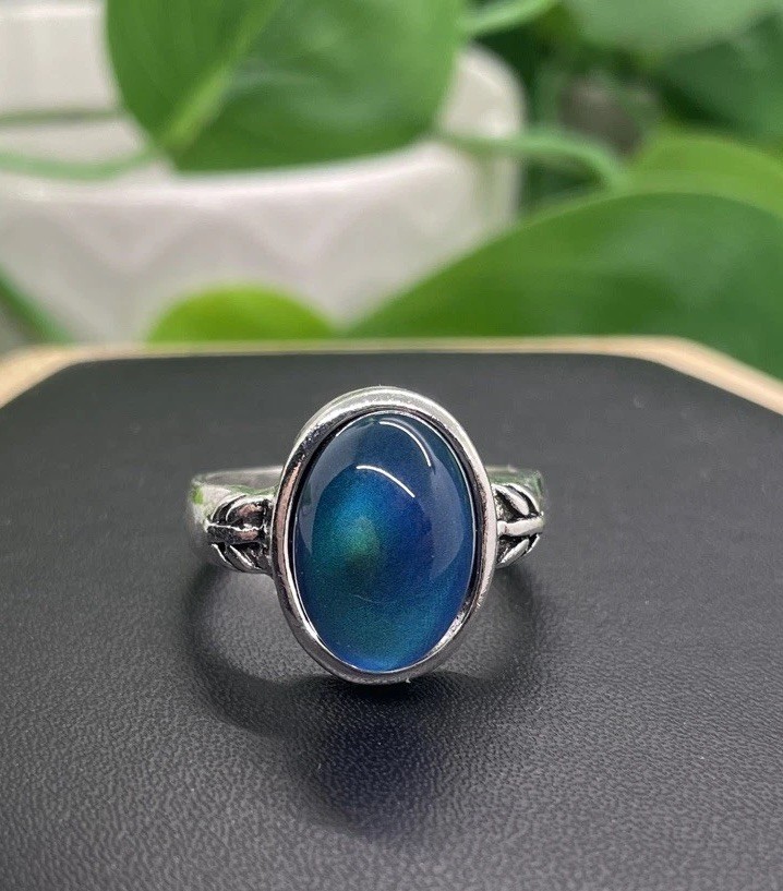 Silver-tone Mood Ring Color Change And Chart Size 9 New Free Ship C444 C445
