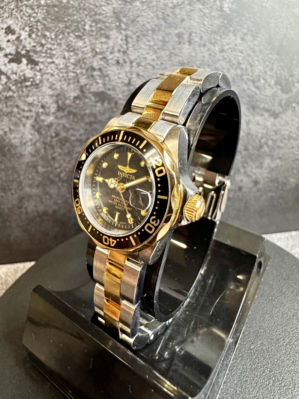 Invicta Pro Diver Lady 8941 Women’s 24.5mm Two-Tone Black Dial Quartz Dive Watch