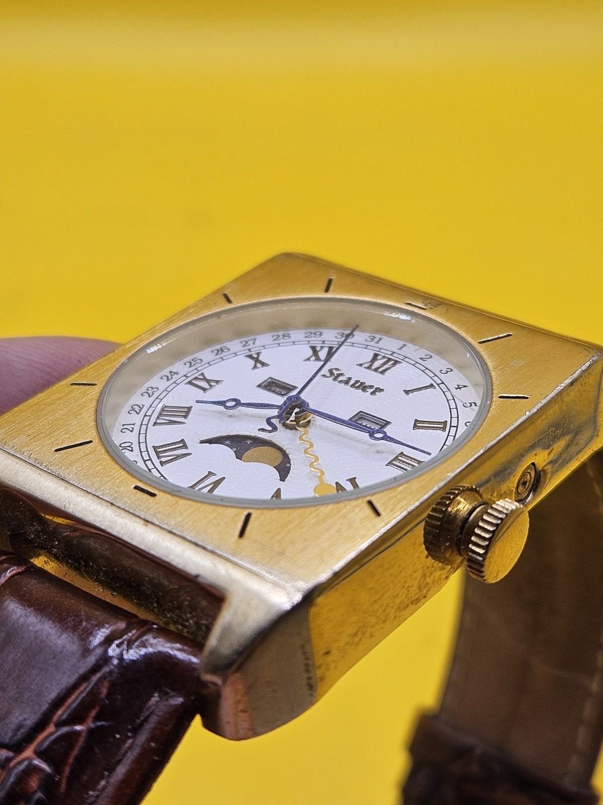 Stauer Moon Phase Quartz Day Date Watch Brown Leather Strap Gold Tone Non Work