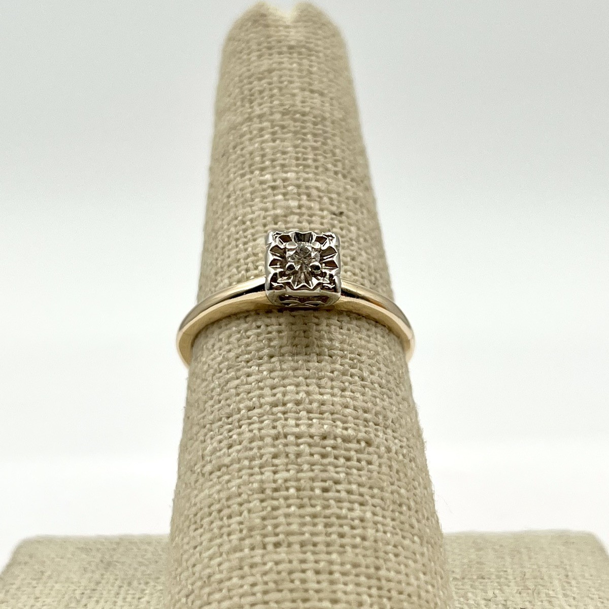 10k Gold Vintage Square Setting 0.05ct Round Diamond Ring Size 7.5 (LO1004839)