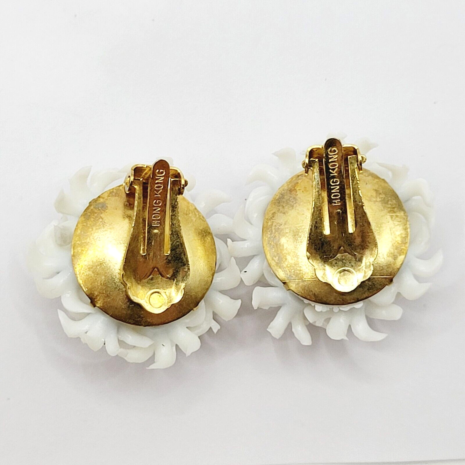 White Black Petaled Daisy Flower Plastic Metal Clip On Earrings 1960s Hong Kong