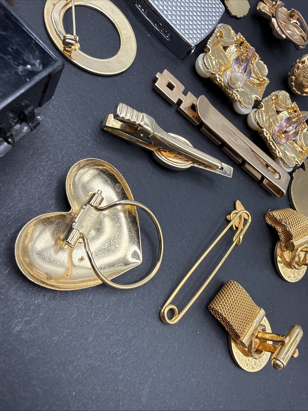 Lot Of Vintage Jewelry Accessories And Other Fun Things Mostly Gold Tone J4