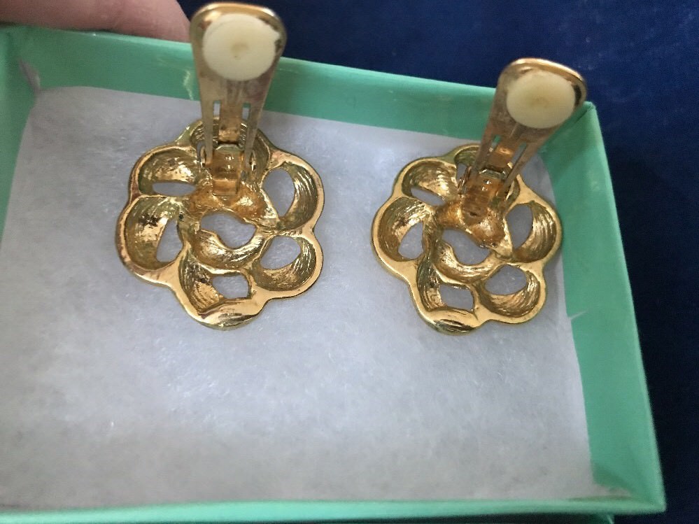 BOLD Gold Tone Circular Curved Buttons Approx 1” Clip On Earrings