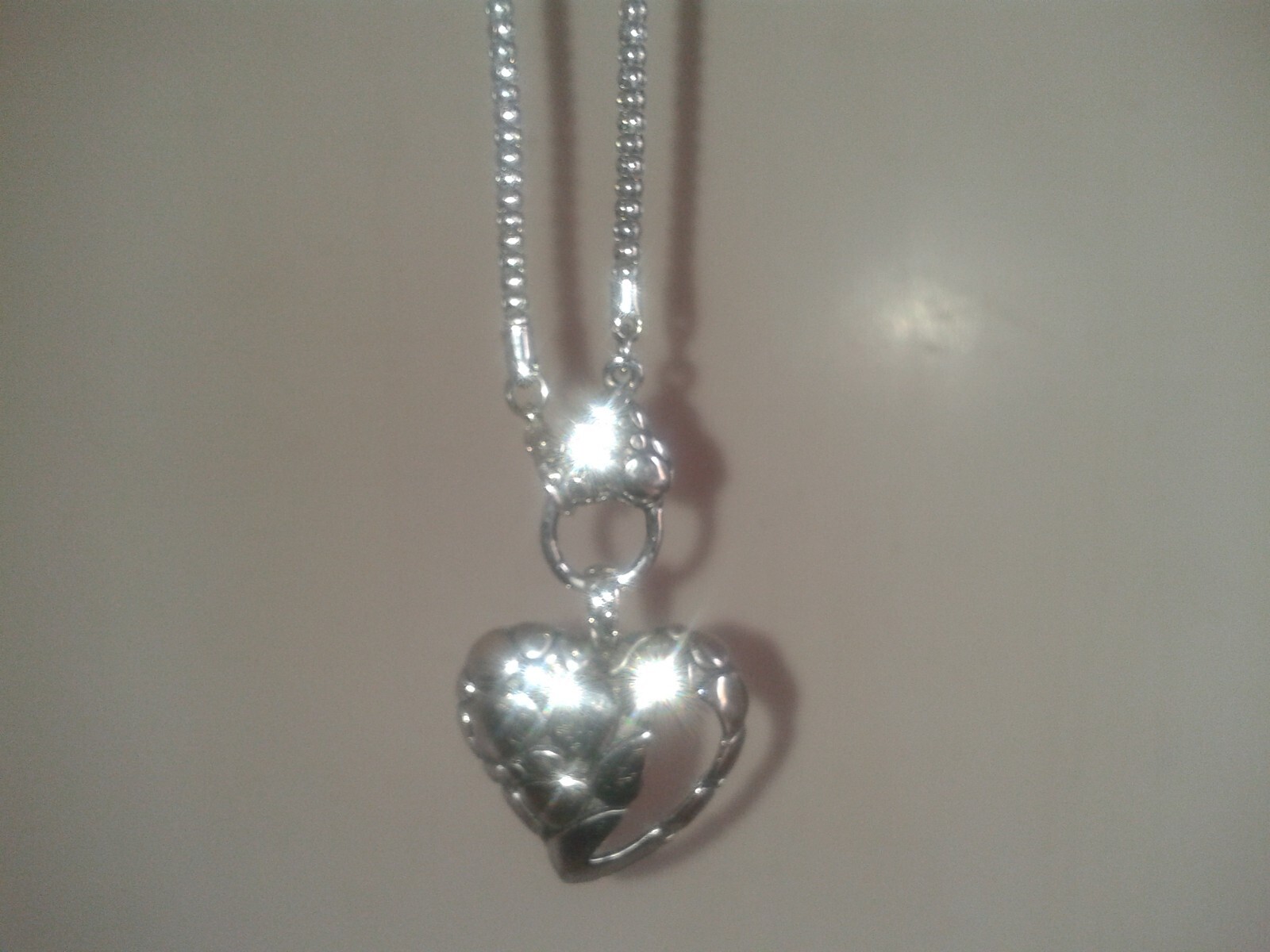 2016 Silver tone love heart, abstract shape pattern, pendant necklace. (A20b7)