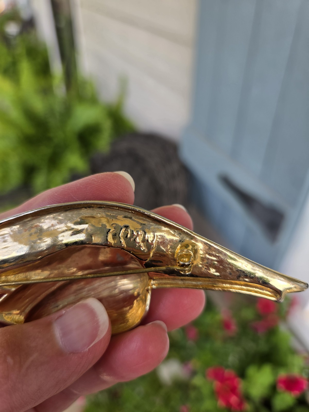 Vintage Signed BSK Mid-Century Gold Tone Textured Modernist Tulip Floral Brooch
