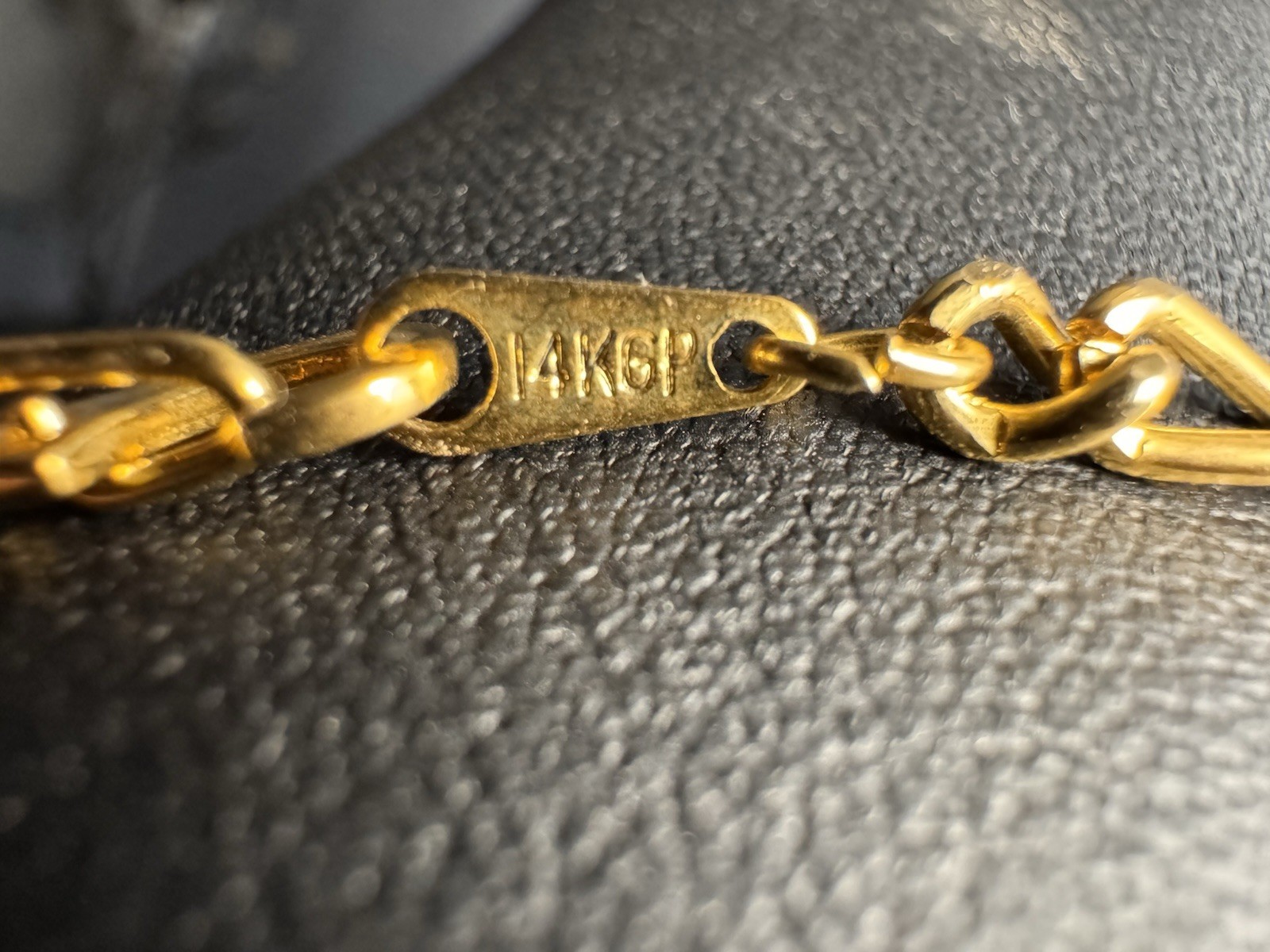 14K Gold-Plated Figaro Chain Necklace Classic Flat Link Unisex Style 20″