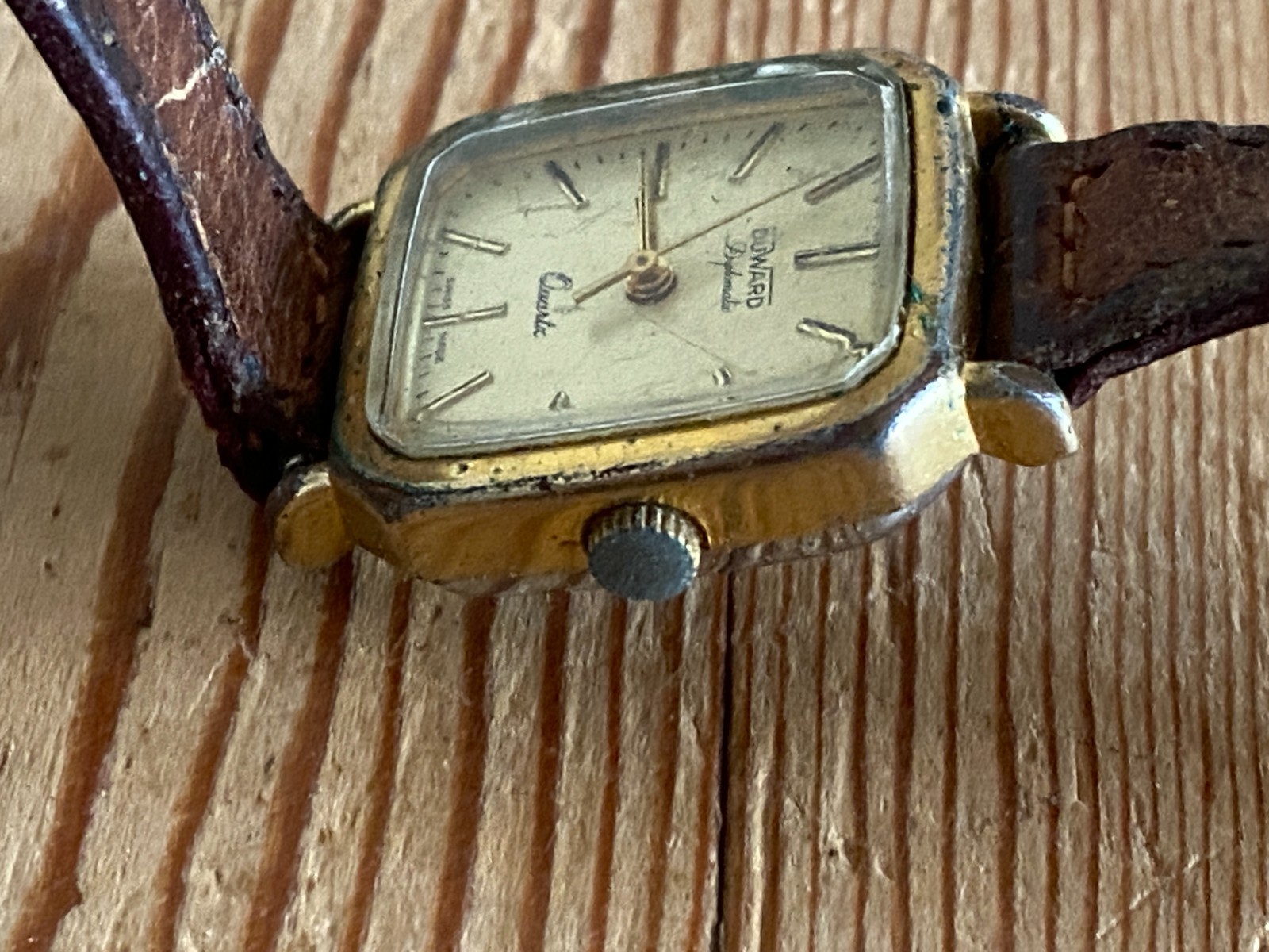 Vintage – Duward Watch – 21 X 23 Mm – Not Working