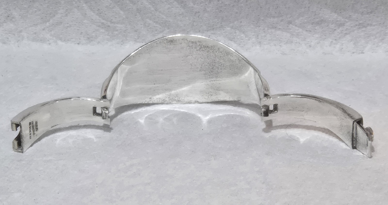 1980s TN-177 MEXICAN MODERNIST Sterling Silver Black Onyx Hinged Clamp Bracelet