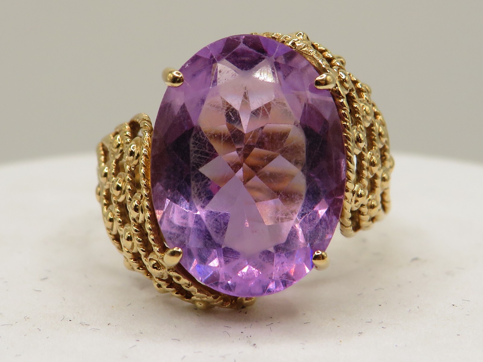 10K YELLOW GOLD RING w 7.2ct AMETHYST in a FILIGREE-STYLE SETTING – SIZE: 7*