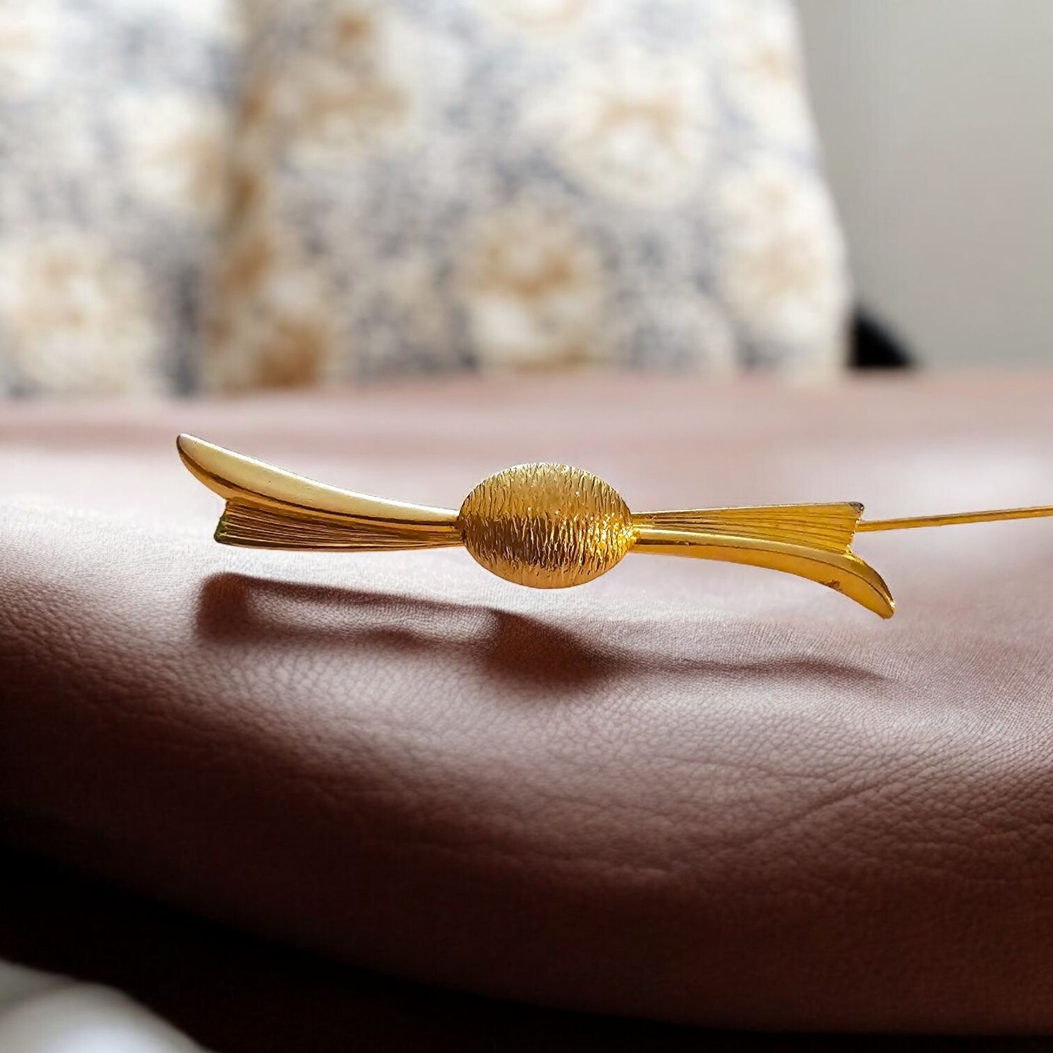 Gold Tone Accent Bar Pin Brooch Ribbed Textured Metal (A104)