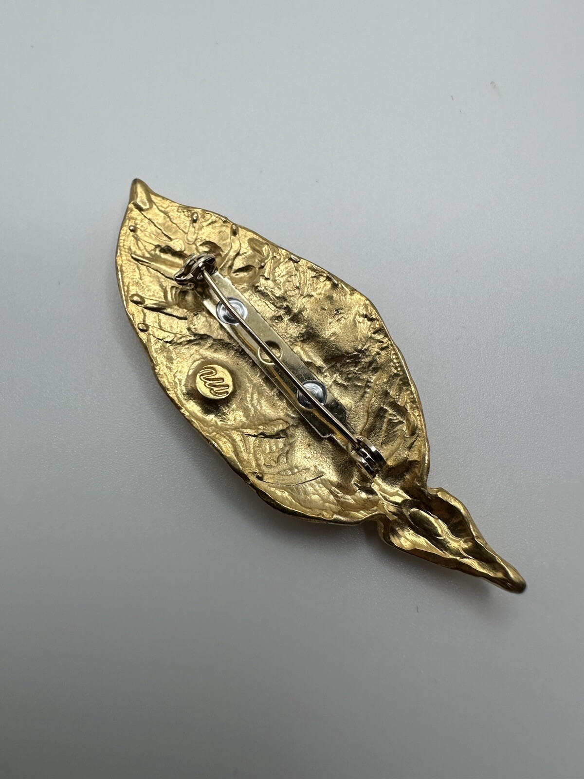 Vintage 6.6cm Gold Tone Leaf Brooch Signed M BB7