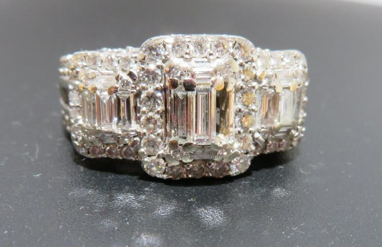14K WG EMERALD CUT & ROUND CLUSTER ENGAGEMENT RING 1.00 tcw SZ 8.5 7.84g(G133479