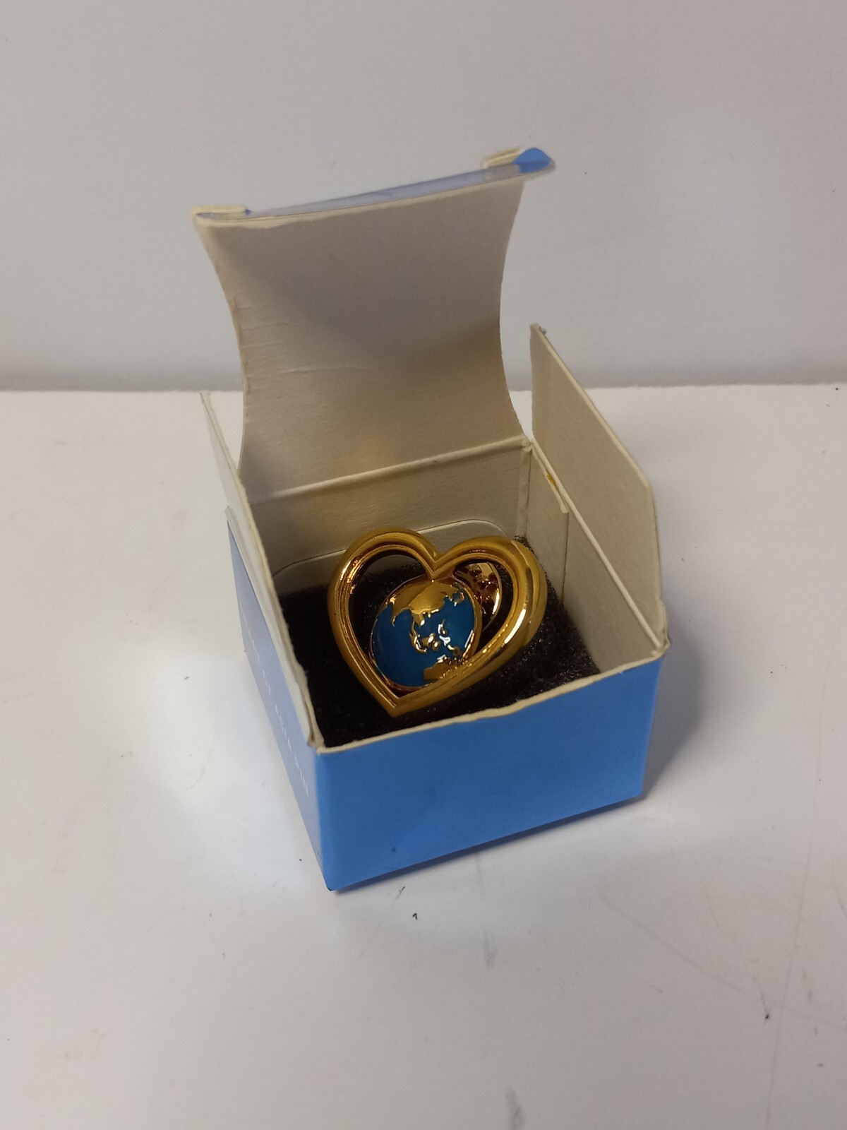 Avon Heart of Asia Pin Jewelry Brooche Gold Toned Metal