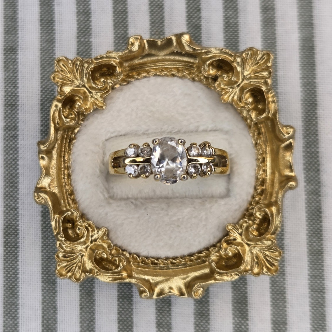 Gold Tone White Round Stone Solitaire w/ Accents Band Ring Size 9 Metal