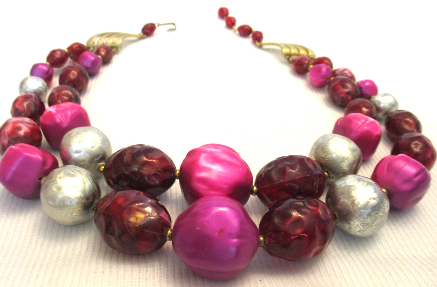 VTG Beautiful Multicolored 2 Strand Beaded Necklace 16 1/2″ Long