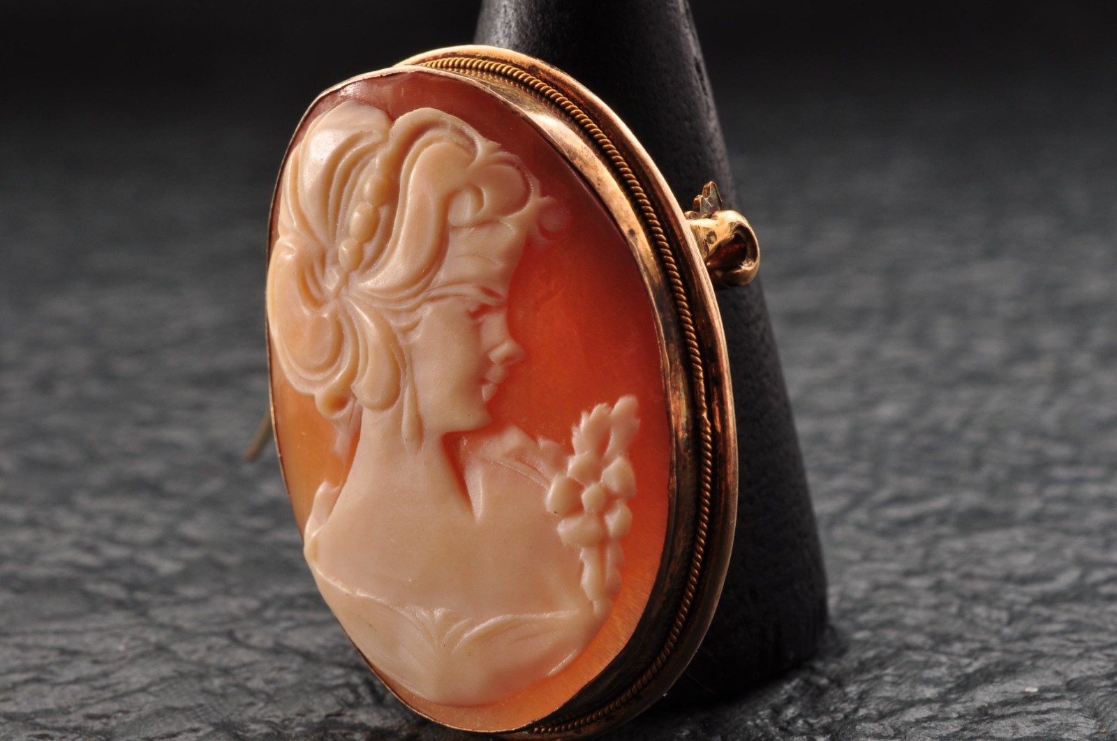 3 items vintage 925, 800 silver oval shell cameo brown and white (Total 75.5ct).