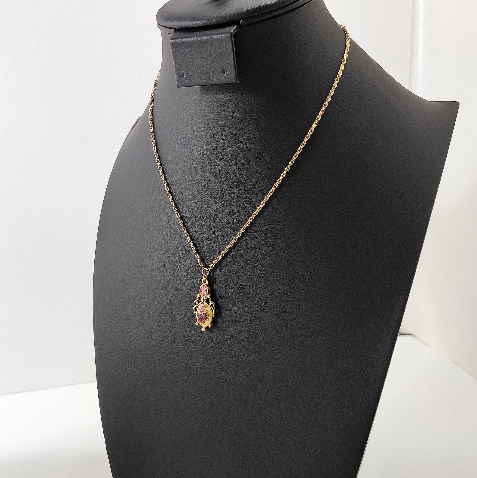 Vintage 1928 Brand Victorian Revival Pendant Necklace 90s Floral Rose Pink 19″