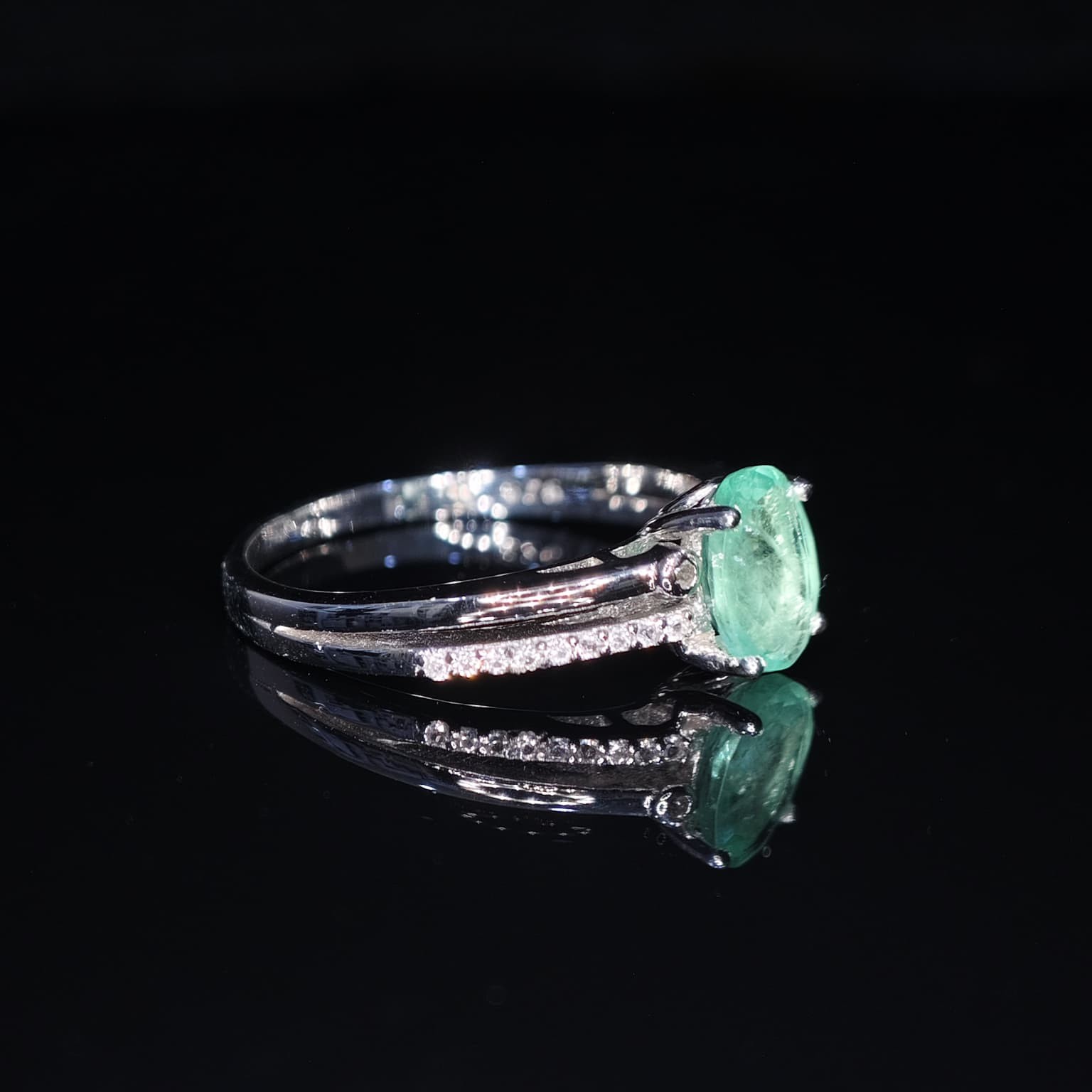 925 Sterling Silver Natural Emerald Ring Oval Top Rich Green Rhodium Plated 9