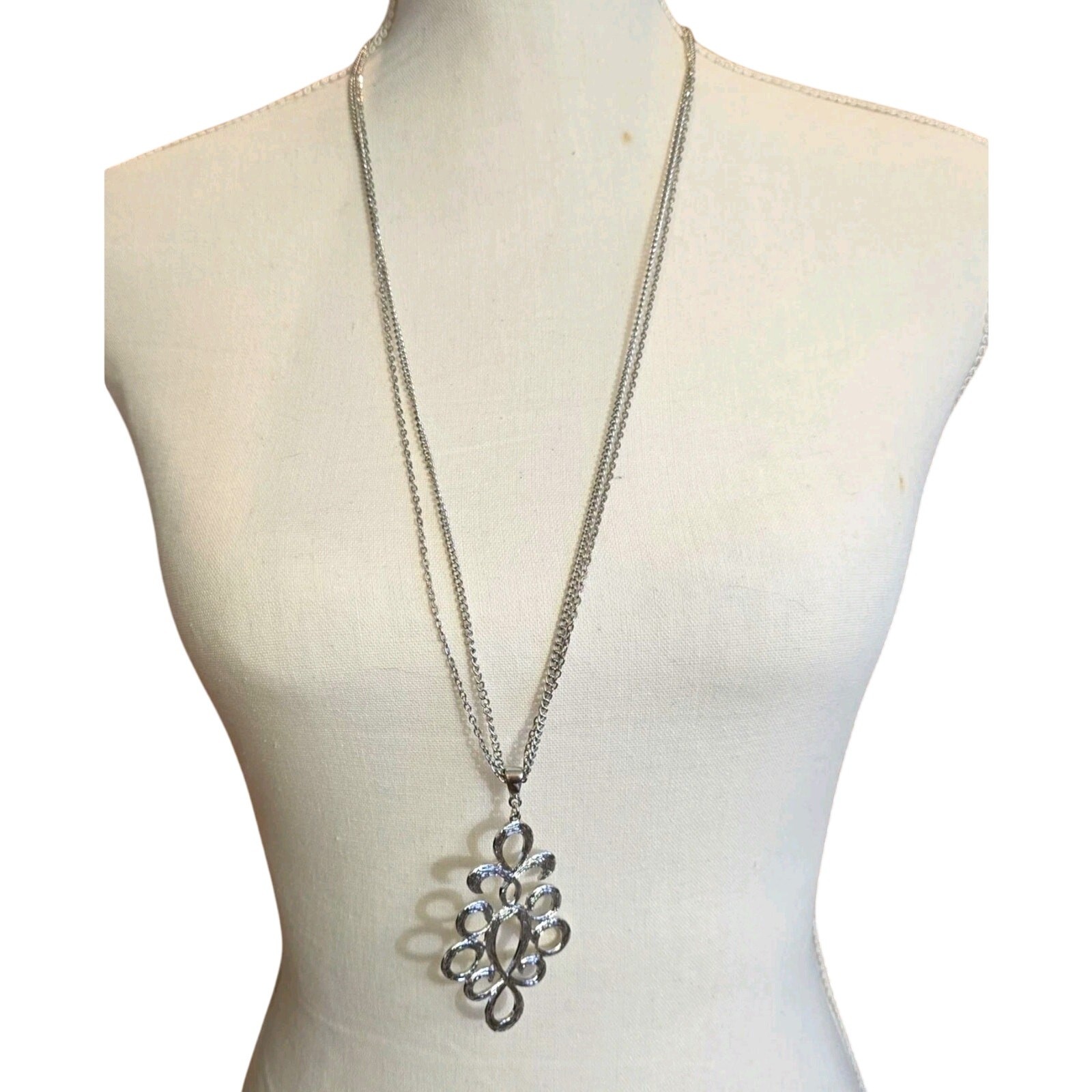 Necklace Jessica Simpson Double Chain Ornate Statement Pendant 30″ L SKU 2255