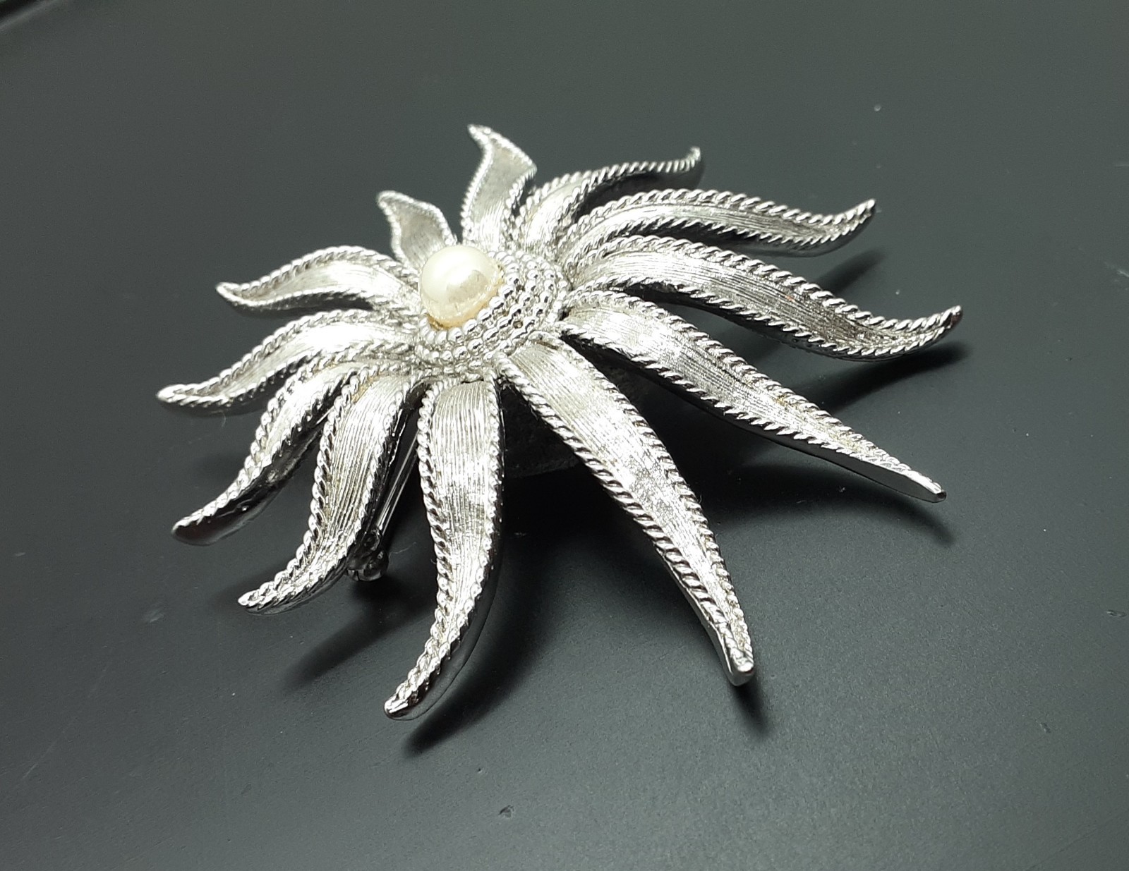 VTG Boucher Silver Tone Florentine Finish Caviar Faux Pearl Sculptured Brooch EX