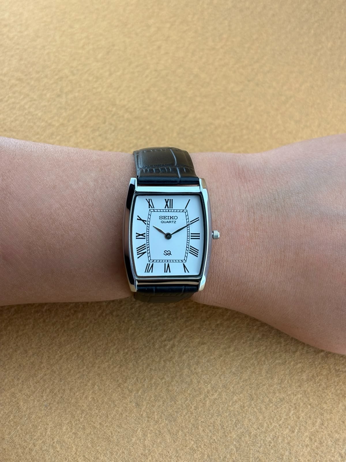 WHITE DIAL Vintage Seiko Slim Tonneau Tank Men’s Wrist Watch
