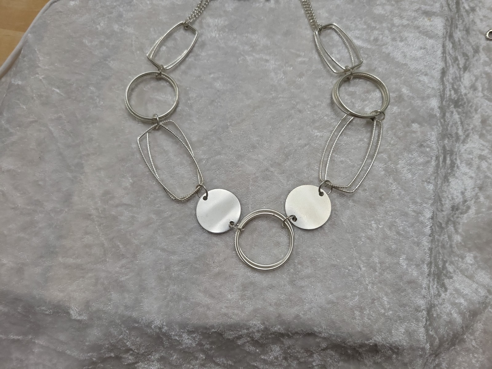 Necklace Silver Tone Shapes and Large Links Necklace 30″
