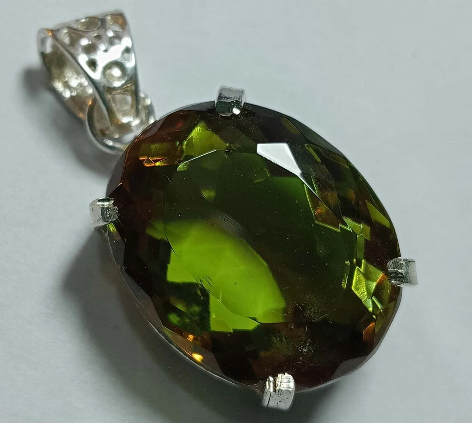 Oval Cut Pendant Alexandrite Colour Change 62-64 Ct Natural Gemstone Certified