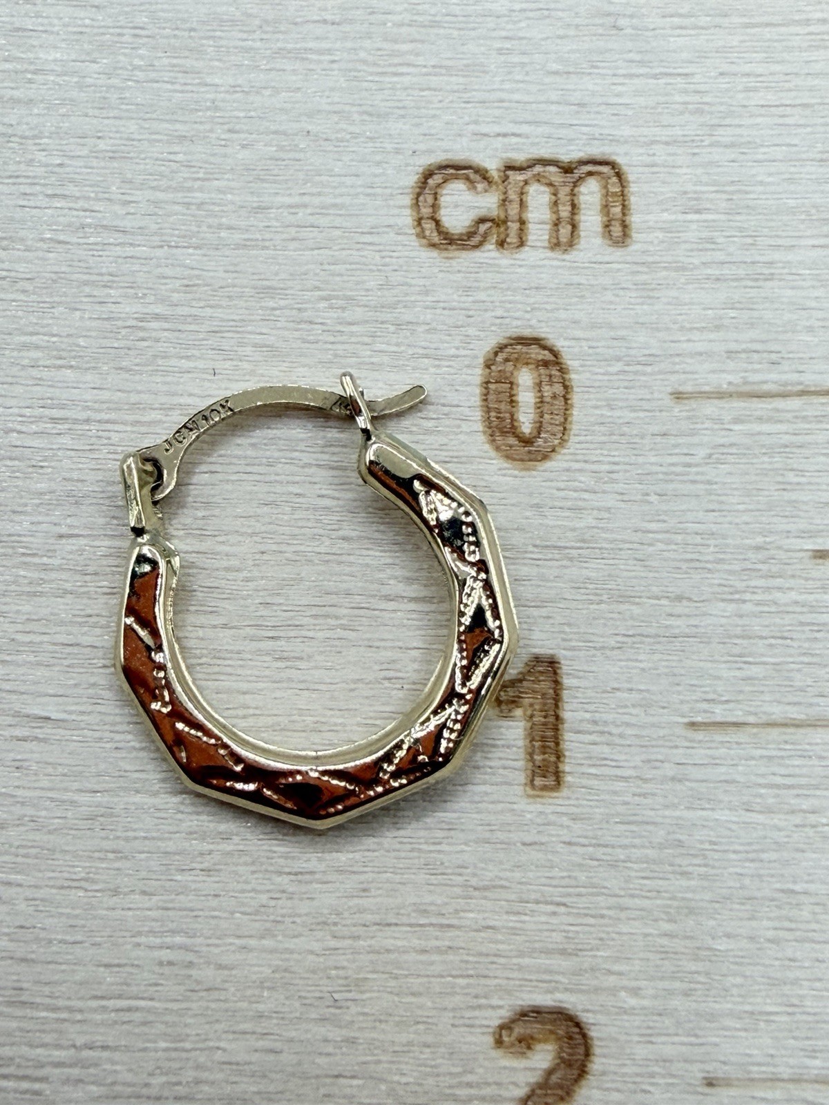 10k Yellow Gold Hoop Earring 0.27g