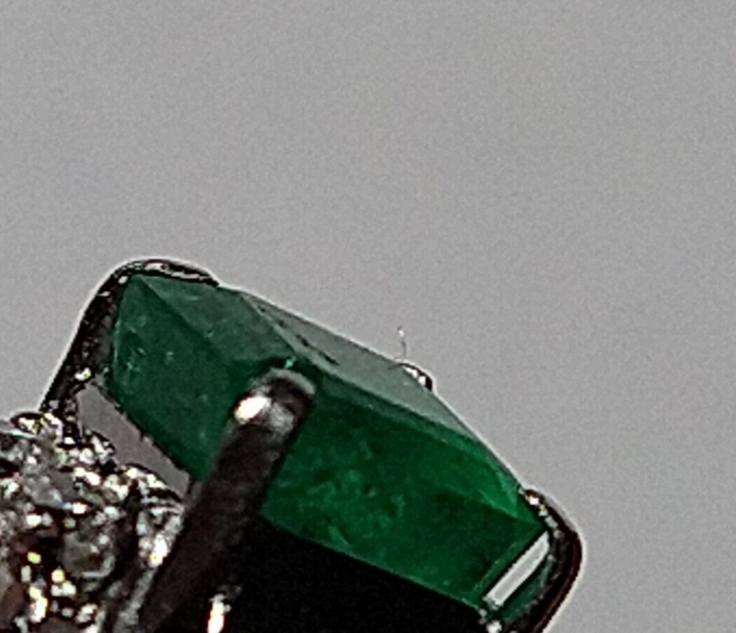 Solid platinum 0.84 carat natural emerald diamond ring 4.60 grams pt900 READ